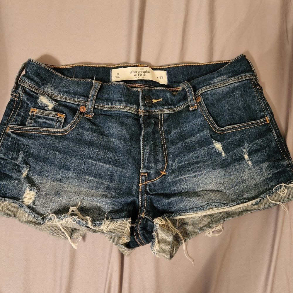 Abercrombie & Fitch distressed short